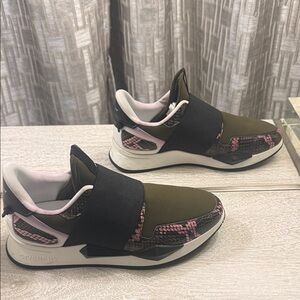 Givenchy Women's Sneakers - Black, White, Pink, Olive